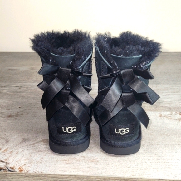 UGG TODDLER BAILEY II BOW SIZE 8 BLACK COLOR - Picture 4 of 12